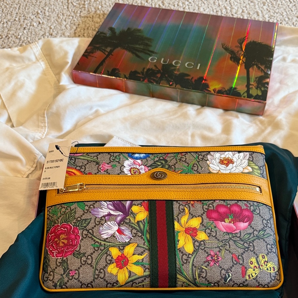 Nib Gucci clutch with🪻🌸🌺🌼